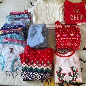 Christmas Pajamas & Frozen 2T lot. All in perfect condition. 🧑🏼‍🎄❄️☃️